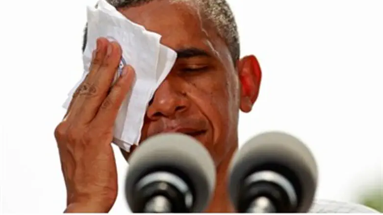 Obama wipes off perspiration at campaign even