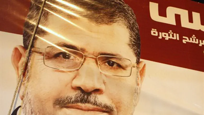 Mohammed Morsi's photo on a vehicle