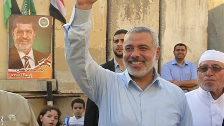 Haniyeh celebrates Morsi's victory