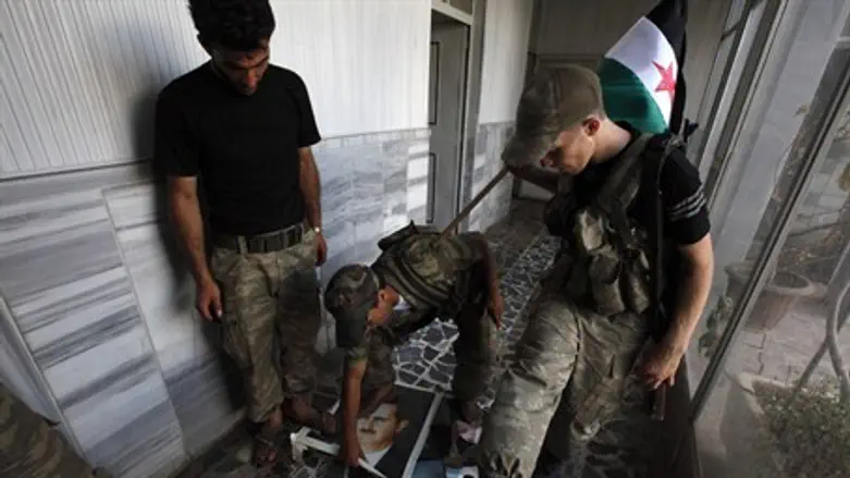 Free Syrian Army soldiers step on portraits o