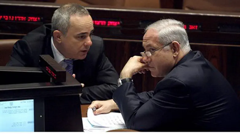Netanyahu and Finance Minister Yuval Steinitz