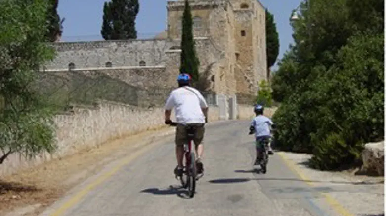 גם בירושלים. מסלול אפניים
