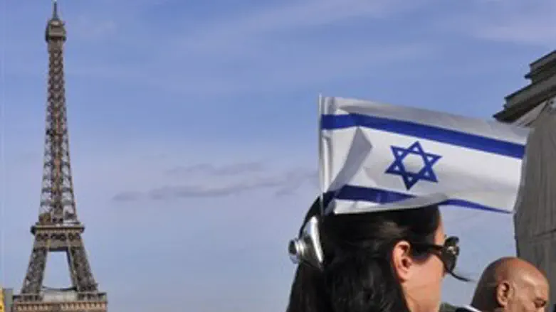 דגל ישראל בצרפת. המחבל ישוחרר?