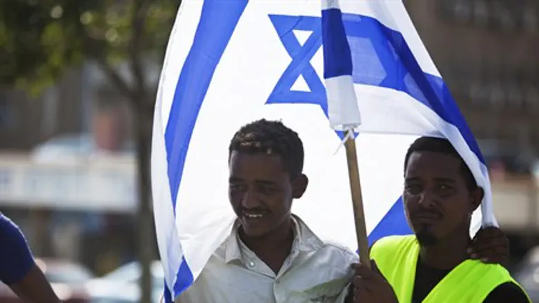 Refugees from Africa arrive in Israel seeking