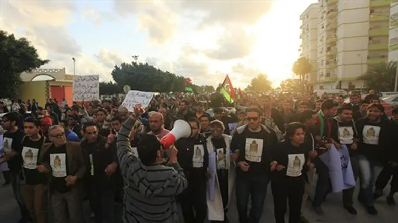 Protesters march on the streets of Benghazi 