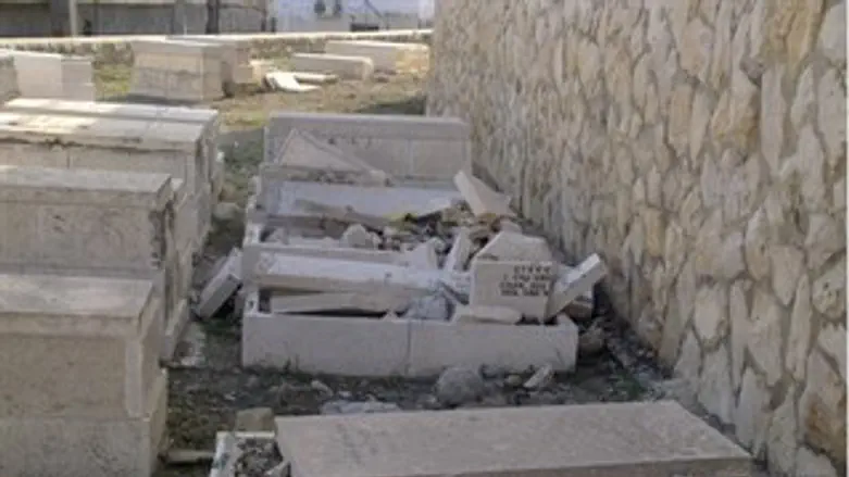 חילול קברים בהר הזיתים