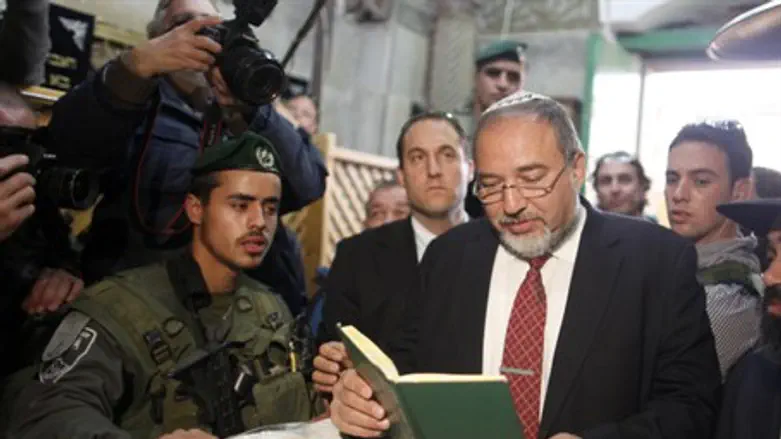 Lieberman at the Cave of the Patriarchs
