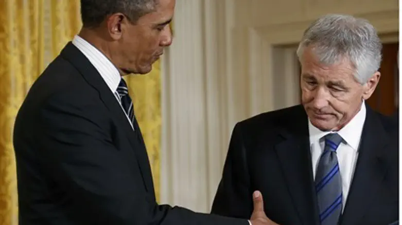 President Obama shakes hand of Chuck Hagel
