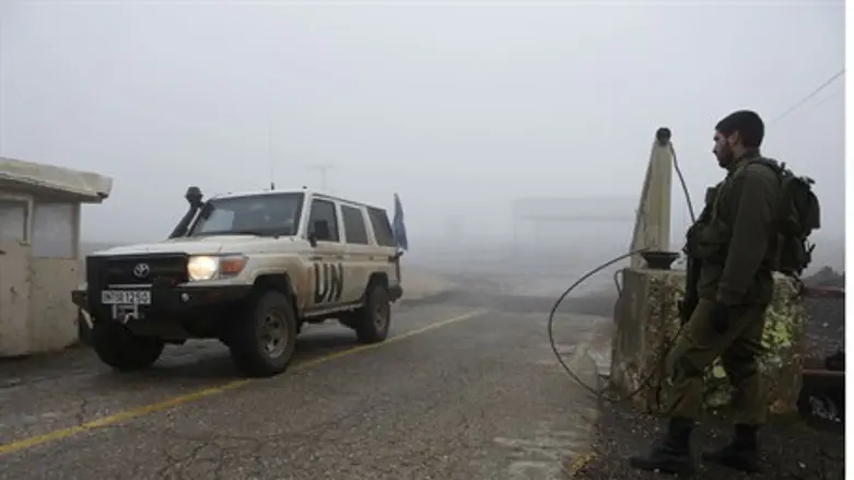 U.N. jeep drives through Quneitra crossing