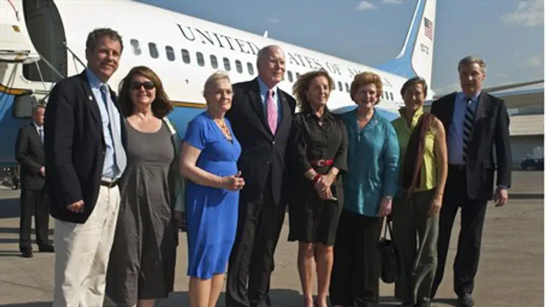  A U.S. congressional delegation, led by Leah