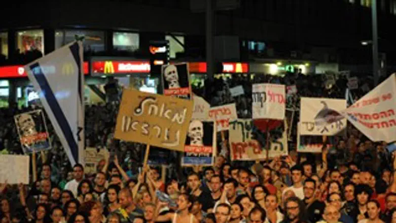 מפגינים בתל אביב. ארכיון