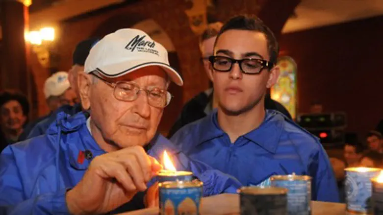 Holocaust survivor at ceremony