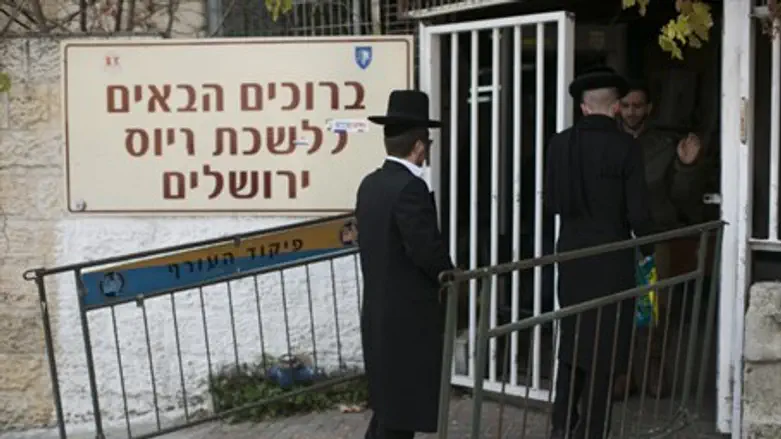 Hareidi men at recruiting office in Jerusalem