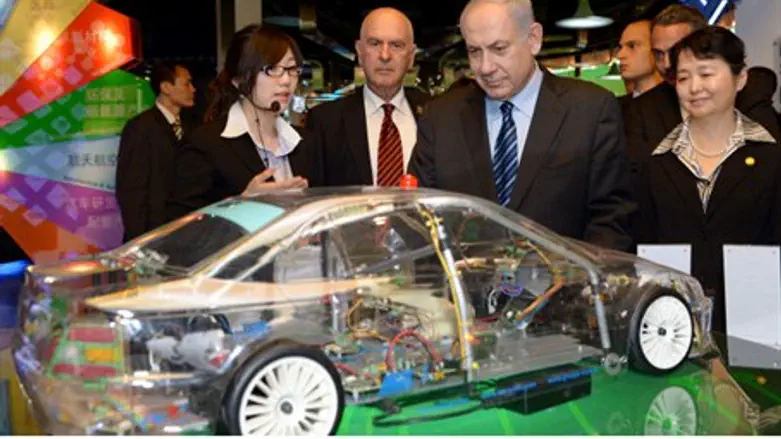PM Netanyahu in a Shanghai industria park