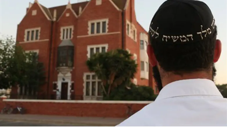 Man wearing Chabad yalmulka (illustrative)
