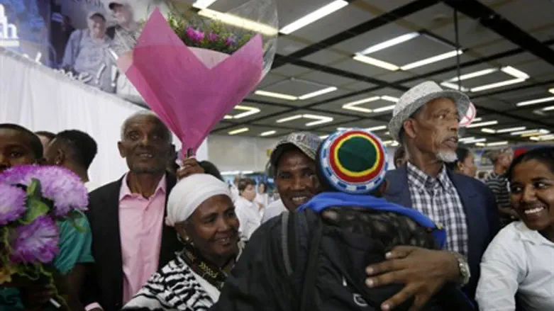 Ethiopian immigrants arrive in Israel