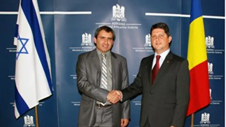 סגן שר החוץ זאב אלקין עם שר החוץ הרומני