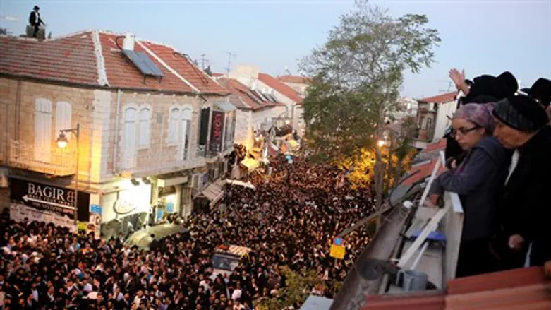 The scene at Rabbi Yosef's funeral