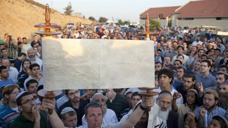 Raising the banner of Torah in Bet El