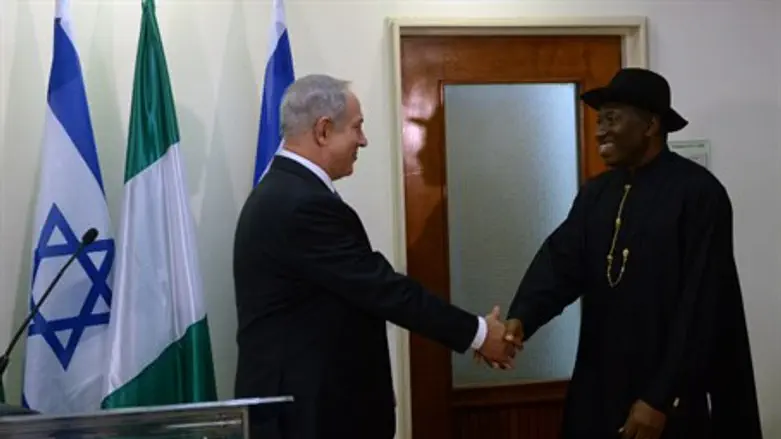 Netanyahu and Nigerian President Goodluck Jon
