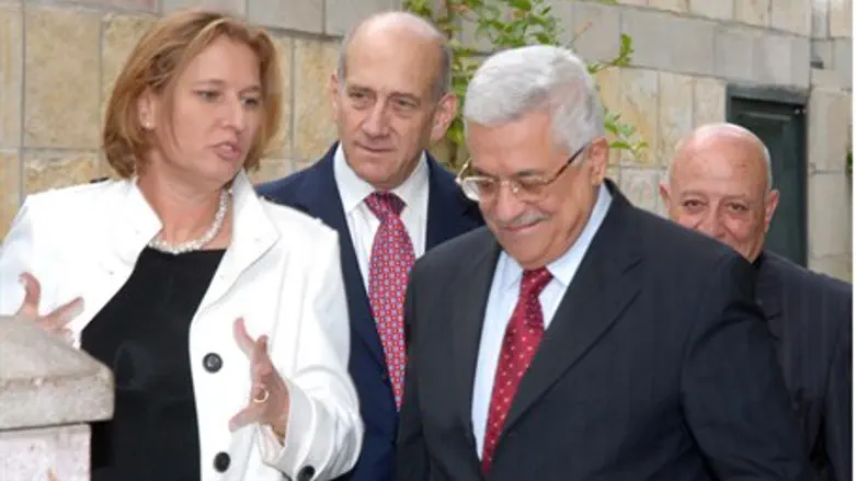 Tzipi Livni and Mahmoud Abbas (file)