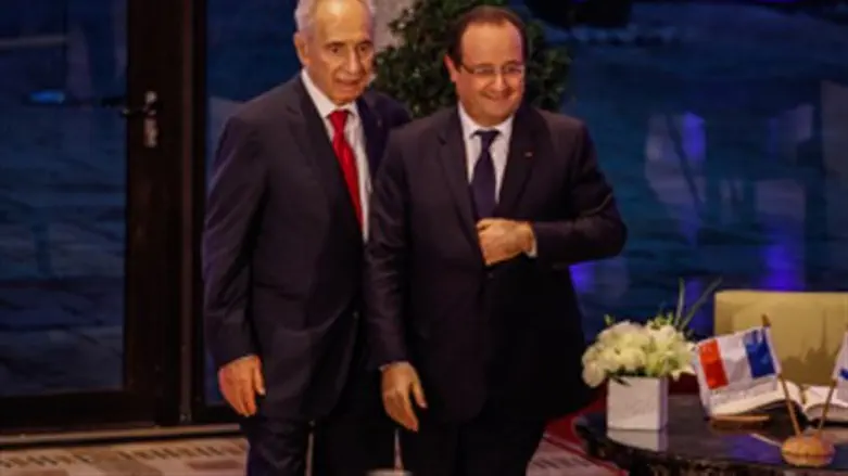 Peres with Hollande