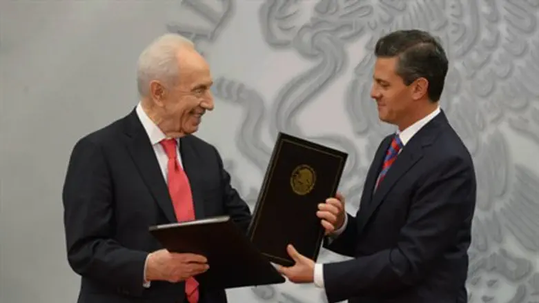 President Shimon Peres and Mexican President 