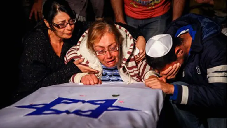 Family of Eden Atias mourns him at his coffin