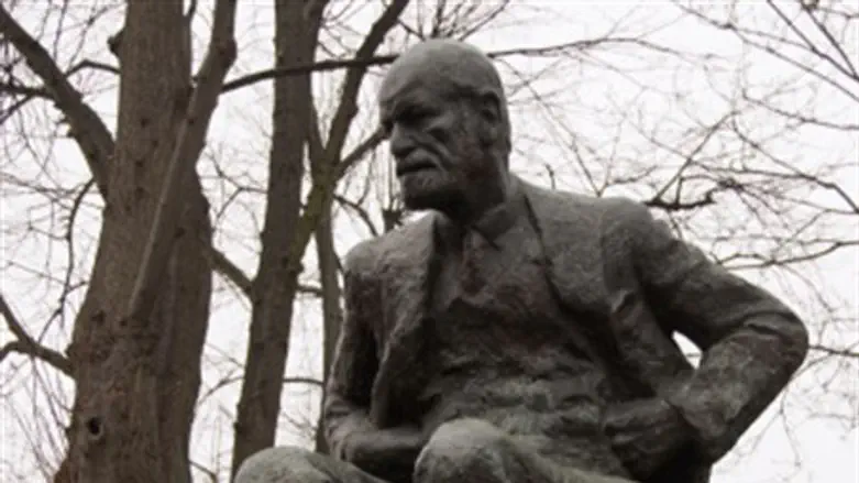 Statue of Sigmund Freud in London