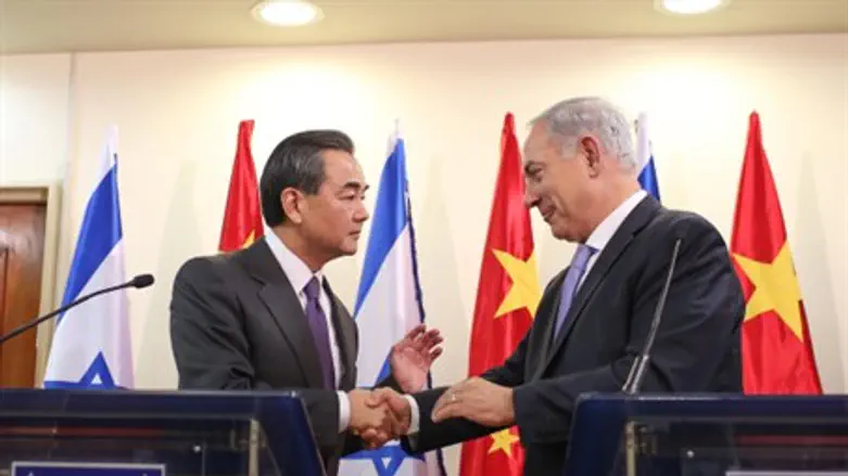 Binyamin Netanyahu with Chinese FM Wang Yi