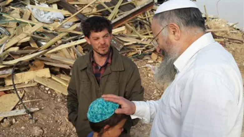 Rabbi Shmuel Eliyahu visits Kida ruin