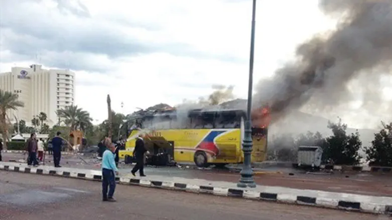 Bus explosion claimed by Ansar Bayt Al-Maqdis