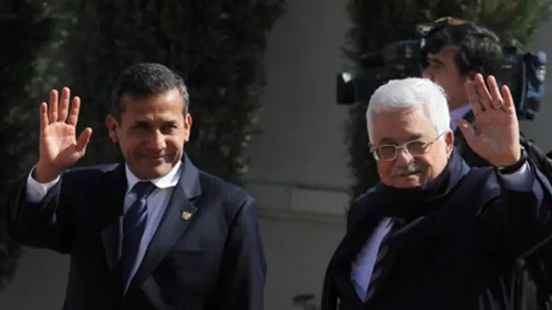 Abbas meets Peruvian President Ollanta Humala