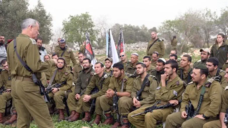 Gantz speaks to Nachal Hareidi soldiers