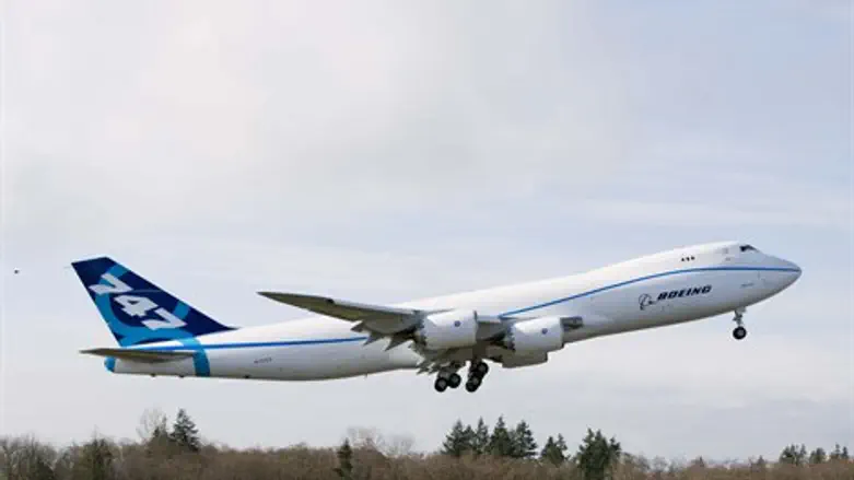 מטוס המטען 747-8