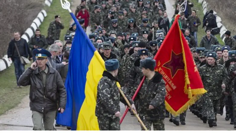 Unarmed Ukrainian troops march to Belbek base