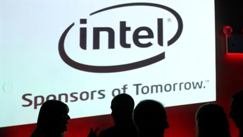 Israelis stand in front of Intel logo (file)