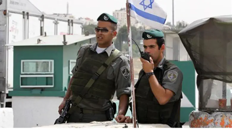 IDF soldiers at checkpoint (file)