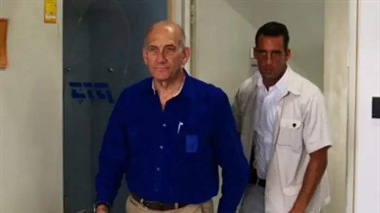 Olmert arrives for sentencing.