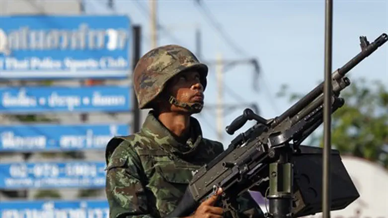 Thai soldier in Bangkok enforces martial law