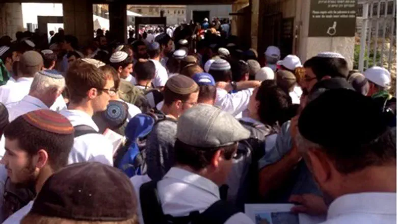 Jews waiting at entrance to Kotel Plaza.