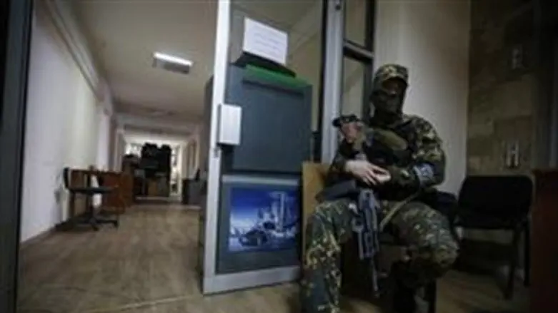 Вооруженный террорист в Донецке
