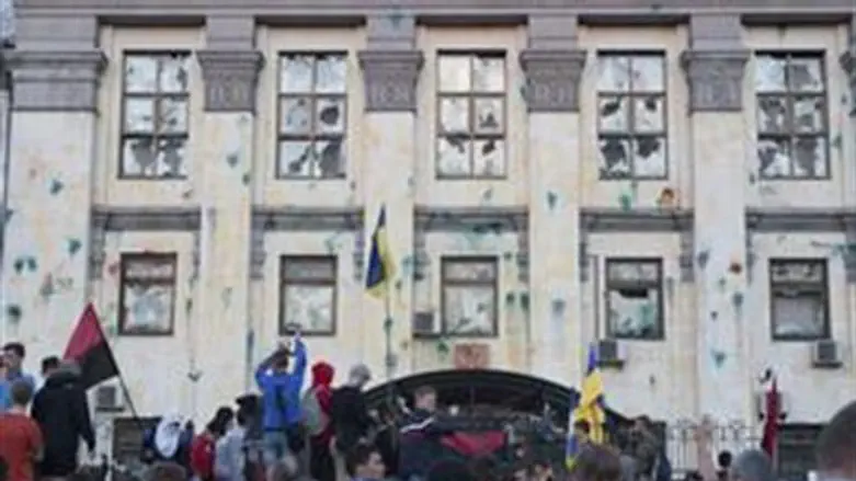 Посольство России в Киеве после погрома