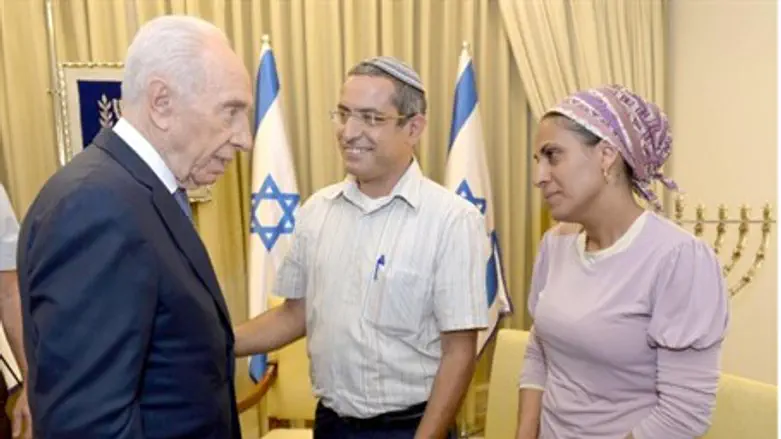 Peres with Uri and Iris Yifrah