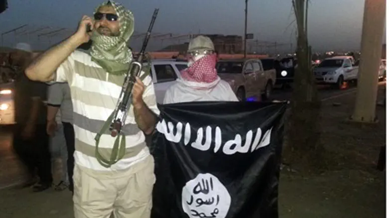 ISIS in Iraq with flag (file)