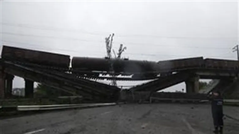 Взорванный мост под Донецком