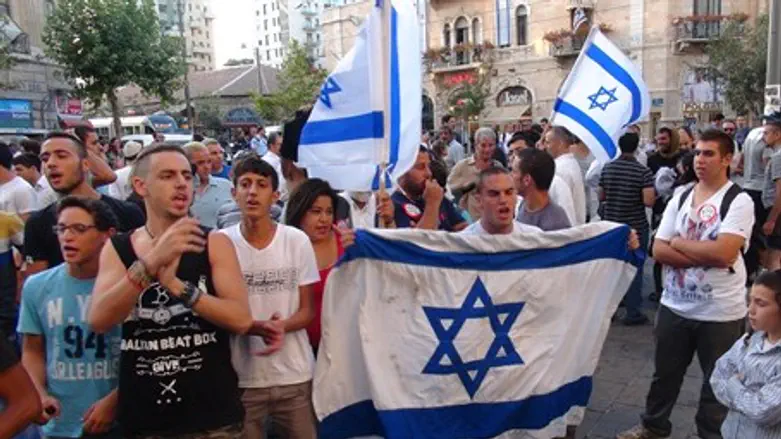 RIghtwing protesters in Zion Saure
