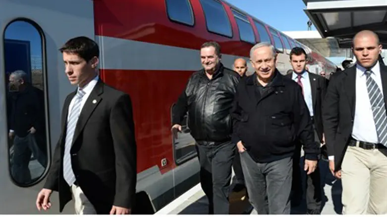 Binyamin Netanyahu visits the Sderot train st