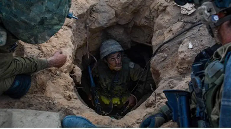 IDF at Hamas terror tunnel (file)