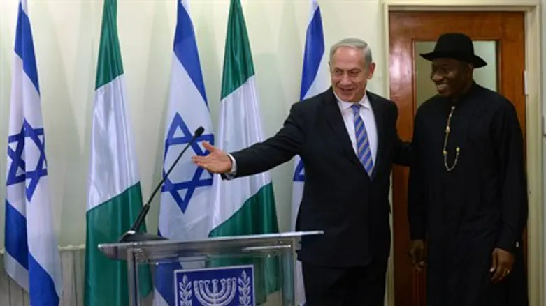 Netanyahu greets President Goodluck Jonathan 